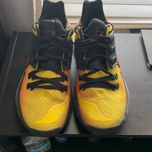 I am selling my “Nike Kyrie Low 2 Sunset”